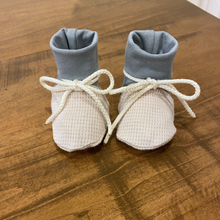 Load image into Gallery viewer, Baby booties - Sage
