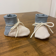 Load image into Gallery viewer, Baby booties - Sage
