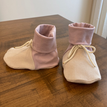 Load image into Gallery viewer, Baby booties - Astral rose
