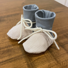 Load image into Gallery viewer, Baby booties - Sage
